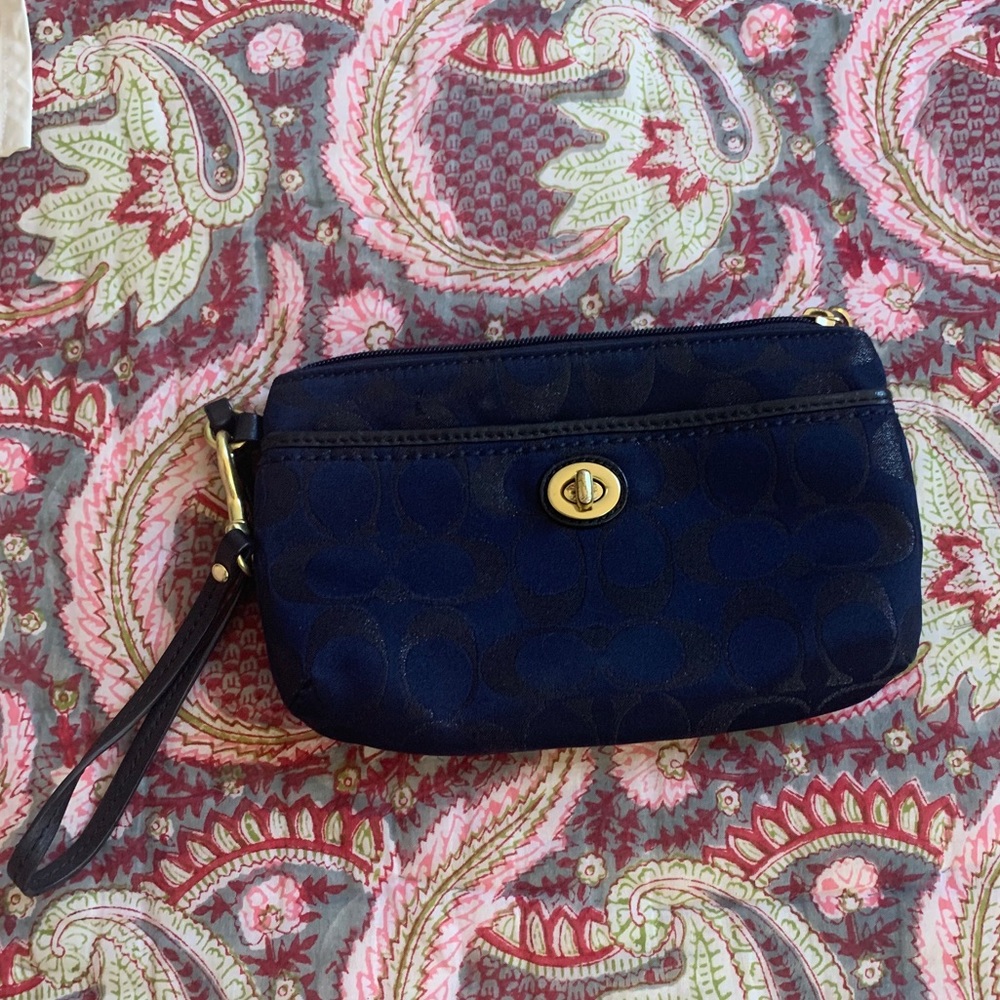 Coach wristlet. Barely used - great condition!